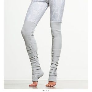 Alo Vapor Python Goddess Legging Grey White